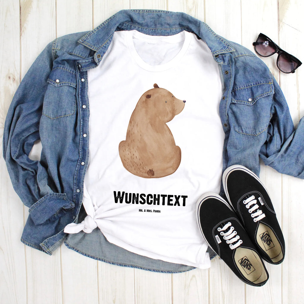 Personalisiertes T-Shirt Bär Schulterblick T-Shirt Personalisiert, Bedrucken, T-Shirt mit Namen, Wunschtext, T-Shirt mit Aufruck, Teddybär, Teddy, Bär, Weisheit, Selbstachtung, Bärenliebe, Motivation, Bären, Weltansicht