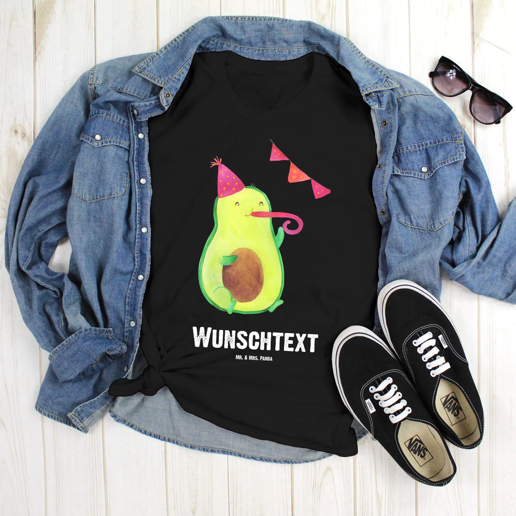 Personalisiertes T-Shirt Avocado Party T-Shirt mit Aufruck, T-Shirt mit Namen, Wunschtext, Bedrucken, T-Shirt Personalisiert, Veggie, Vegan, Avocado, Gesund, Avocados, Geburtstag, Abschluss, Feier, Jubiläum, Bestanden, Abi, Happy Birthday, Klassenfeier, Feierei, Party, Schulabschluss, Jahrestag, Lieblingstag, Geburtstagsfeier, Firmenfeier, Prüfung, Abifeier