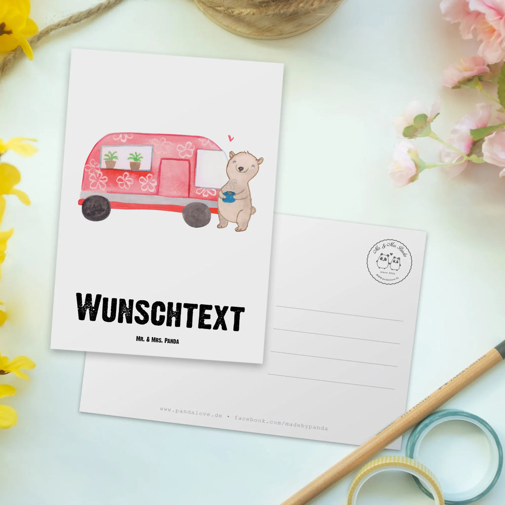Personalisierte Postkarte Bär Camper Ansichtskarte mit Wunschtext, Grußkarte mit Wunschtext, Postkarte bedrucken, Geschenkkarte mit Wunschtext, Einladung mit Namen, Geschenkkarte mit Namen, Karte mit Namen, Ansichtskarte mit Namen, Postkarte personalisierbar, Postkarte mit Namen, Grußkarte mit Namen, Postkarte mit Wunschtext, Karte mit Wunschtext, Einladung mit Wunschtext, Geschenk, Sport, Sportart, Hobby, Schenken, Danke, Dankeschön, Auszeichnung, Gewinn, Sportler, Campingplatz, Zelten, Camper, Wohnmobil, Campen, Roadtrip, Urlaub