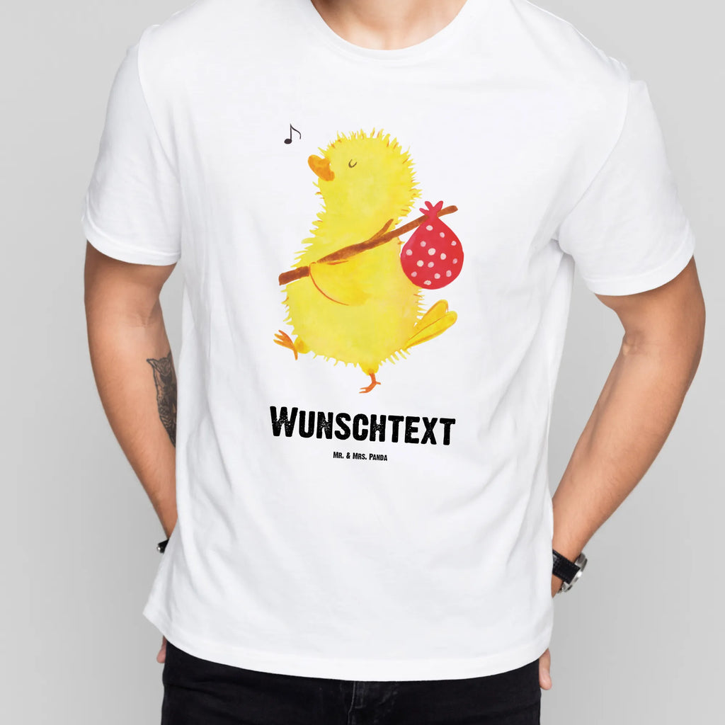 Personalisiertes T-Shirt Küken Wanderer Männer, T-Shirt mit Namen, T-Shirt Personalisiert, Bedrucken, Frauen, Wunschtext, T-Shirt mit Aufruck, Ostern, Osterhase, Ostergeschenke, Osternest, Osterdeko, Geschenke zu Ostern, Ostern Geschenk, Ostergeschenke Kinder, Ostern Kinder, Osterei, Grüße, liebe Grüße, Ostergrüße, Flausen, Reisen, Wunder, Weltenbummler, Ei, Ostereier, Frühlingsgefühle, Backpacker, Küken, Frohe Ostern, Zeitmanagement, Zeit, Freude