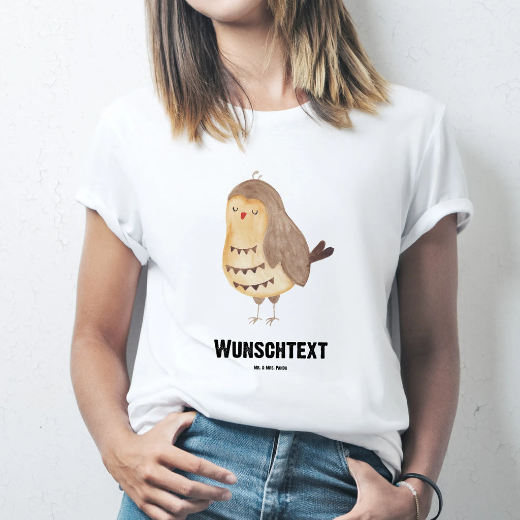 Personalised T-Shirt Owl Satisfied Wunschtext, T-Shirt mit Aufruck, T-Shirt mit Namen, T-Shirt Personalisiert, Bedrucken, Eule, Romantisch, Geschenk Hochzeitstag, Wortspiel Lustig, Owl, Eule Spruch, Spruch schön, Eule Deko, Liebe Spruch