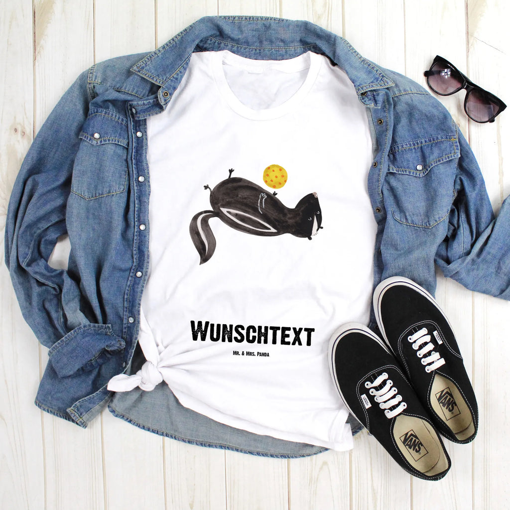 Personalised T-Shirt skunk ball T-Shirt mit Namen, T-Shirt Personalisiert, T-Shirt mit Aufruck, Wunschtext, Bedrucken, Stinktier, Skunk, Stinki, Weisheit, Verspielt, Raubtier, Wildtier, Stinker