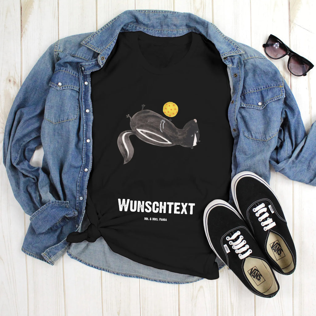 Personalised T-Shirt skunk ball T-Shirt mit Namen, T-Shirt Personalisiert, T-Shirt mit Aufruck, Wunschtext, Bedrucken, Stinktier, Skunk, Stinki, Weisheit, Verspielt, Raubtier, Wildtier, Stinker
