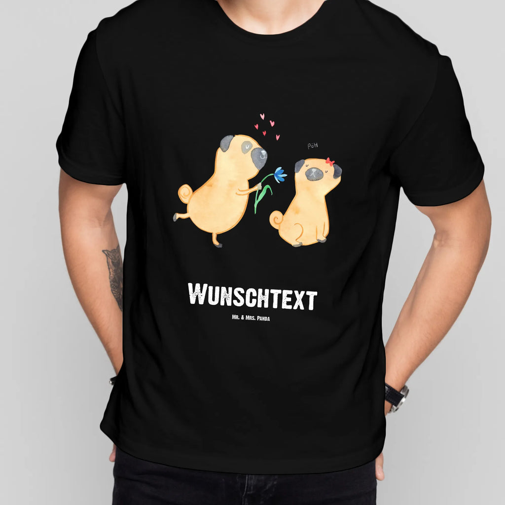 Rozmiar L Personalizowana koszulka mops Zakochani Bedrucken, T-Shirt Personalisiert, T-Shirt mit Namen, Wunschtext, T-Shirt mit Aufruck, Hundemotiv, Hund, Sprüche, Hunderasse, Hundebesitzer, Haustier, Tierliebhaber, Geschenk Freund, Partner, Verliebt, Möpse, Hundeliebe, Mops, Liebe, Liebesspruch. Verlobt