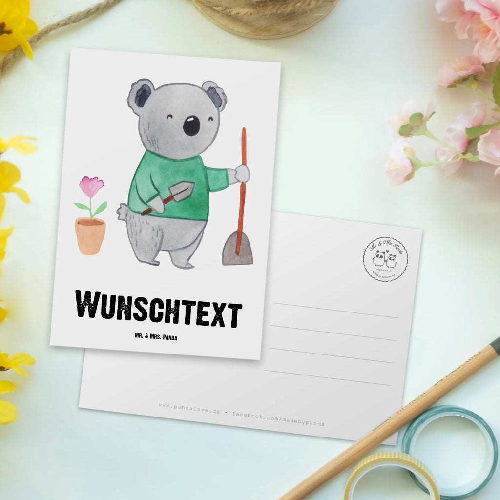 Personalisierte Postkarte Gärtner mit Herz Grußkarte mit Wunschtext, Einladung mit Namen, Ansichtskarte mit Namen, Geschenkkarte mit Wunschtext, Karte mit Namen, Postkarte mit Namen, Karte mit Wunschtext, Geschenkkarte mit Namen, Grußkarte mit Namen, Postkarte bedrucken, Ansichtskarte mit Wunschtext, Postkarte mit Wunschtext, Einladung mit Wunschtext, Postkarte personalisierbar, Beruf, Ausbildung, Jubiläum, Abschied, Rente, Kollege, Kollegin, Geschenk, Schenken, Arbeitskollege, Mitarbeiter, Firma, Danke, Dankeschön, Gärtnerei, Gartenbau, Hobbygärtner, Gärtner, Garten- und Landschaftsbauer, Gartenplaner