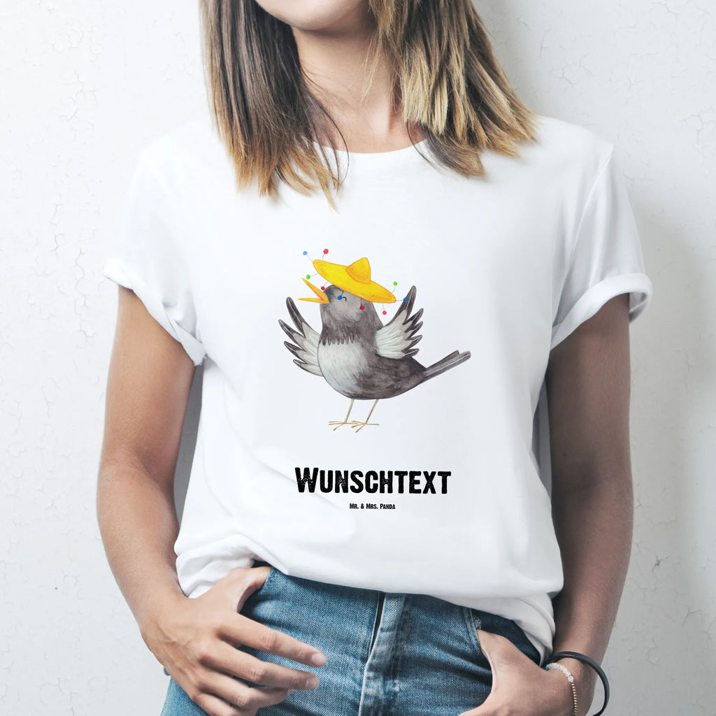 Rozmiar L Personalizowana koszulka kruk Sombrero Bedrucken, Wunschtext, T-Shirt mit Aufruck, T-Shirt Personalisiert, T-Shirt mit Namen, Lustige Sprüche, Gute Laune, Tiere, Tiermotive, glücklich sein, Motivation, Vogel, Fröhlich sein, Froh, Spruch Positiv, Elster, Rabe, Glück Spruch, Vögel