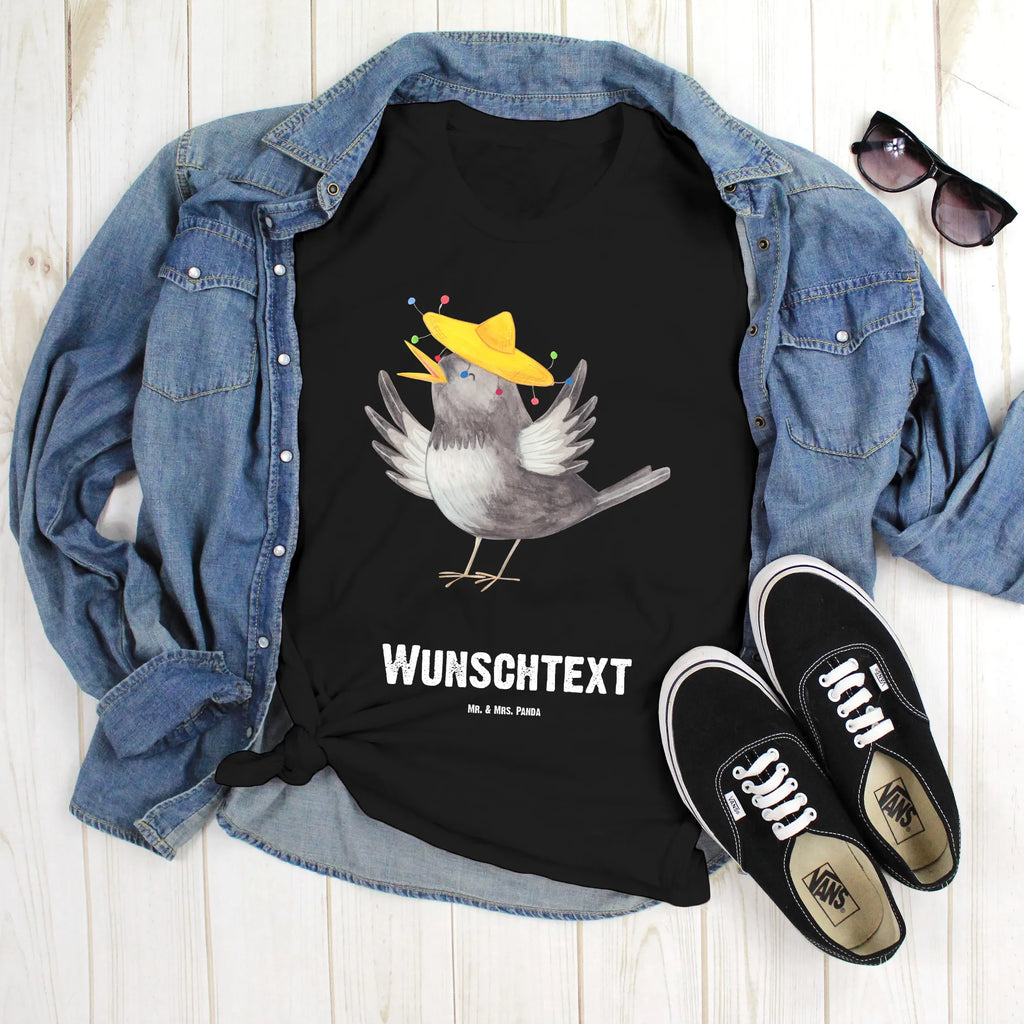 Rozmiar L Personalizowana koszulka kruk Sombrero Bedrucken, Wunschtext, T-Shirt mit Aufruck, T-Shirt Personalisiert, T-Shirt mit Namen, Lustige Sprüche, Gute Laune, Tiere, Tiermotive, glücklich sein, Motivation, Vogel, Fröhlich sein, Froh, Spruch Positiv, Elster, Rabe, Glück Spruch, Vögel