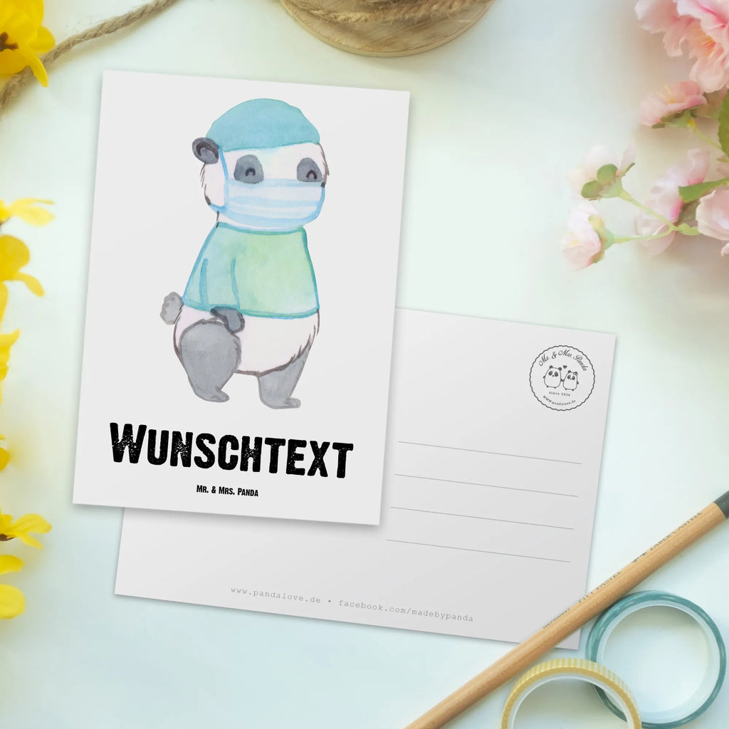 Personalisierte Postkarte Chirurg mit Herz Einladung mit Namen, Postkarte mit Wunschtext, Ansichtskarte mit Namen, Grußkarte mit Namen, Postkarte mit Namen, Karte mit Namen, Ansichtskarte mit Wunschtext, Postkarte Personalisierbar, Geschenkkarte mit Namen, Postkarte Bedrucken, Grußkarte mit Wunschtext, Geschenkkarte mit Wunschtext, Einladung mit Wunschtext, Karte mit Wunschtext, Geschenk, Schenken, Jubiläum, Danke, Dankeschön, Beruf, Ausbildung, Abschied, Rente, Kollege, Kollegin, Arbeitskollege, Mitarbeiter, Firma, Arzt, Krankenhaus, Mediziner, Chirurg, Unfallchirurg, Notfallchirurg