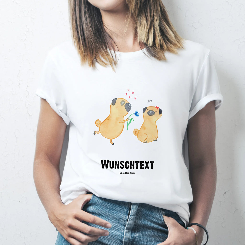 Rozmiar L Personalizowana koszulka mops Zakochani Bedrucken, T-Shirt Personalisiert, T-Shirt mit Namen, Wunschtext, T-Shirt mit Aufruck, Hundemotiv, Hund, Sprüche, Hunderasse, Hundebesitzer, Haustier, Tierliebhaber, Geschenk Freund, Partner, Verliebt, Möpse, Hundeliebe, Mops, Liebe, Liebesspruch. Verlobt