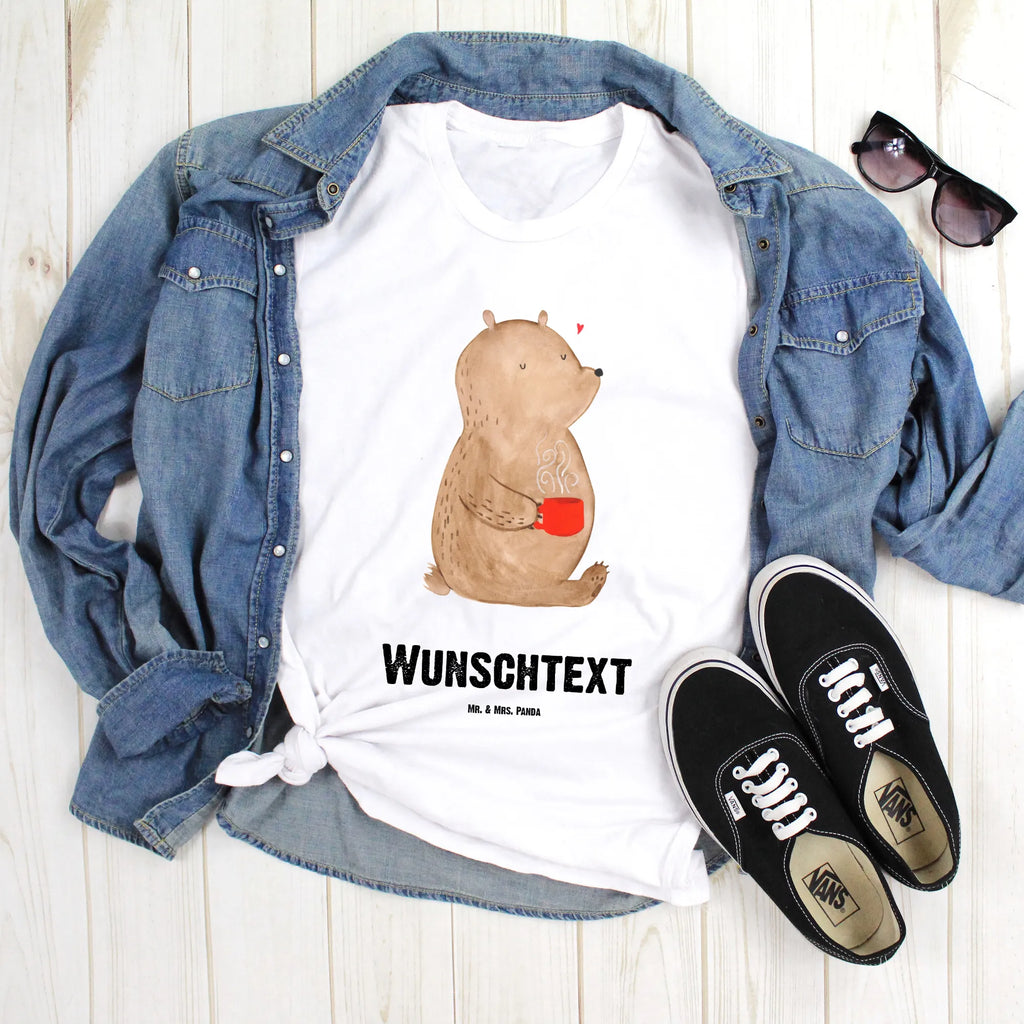Personalised T-Shirt bear Coffee Wunschtext, T-Shirt mit Namen, T-Shirt Personalisiert, T-Shirt mit Aufruck, Bedrucken, Teddybär, Bär, Teddy, Welt Retten, Bären, Guten Morgen, Coffee, Kaffee, Welt Erobern, Motivation, Morgenroutine