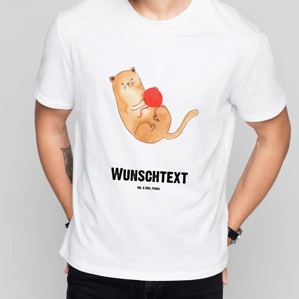 Personalised T-Shirt Cat Wool Wunschtext, T-Shirt Personalisiert, T-Shirt mit Namen, T-Shirt mit Aufruck, Bedrucken, Katzenmotiv, Katzenfan, Katzendeko, Katzenfreund, Katze, Katzenliebhaber, Katzenprodukte, Katzenartikel, Katzenaccessoires, Katzensouvenirs, Katzenliebhaberprodukte, Katzenmotive, Katzen, Spielen, Verspielt, Kater, Spiel, Katzenhalter, Wolle, Wollknäuel, Cats, Haustier, Mietze, Cat, Katzenbesitzerin