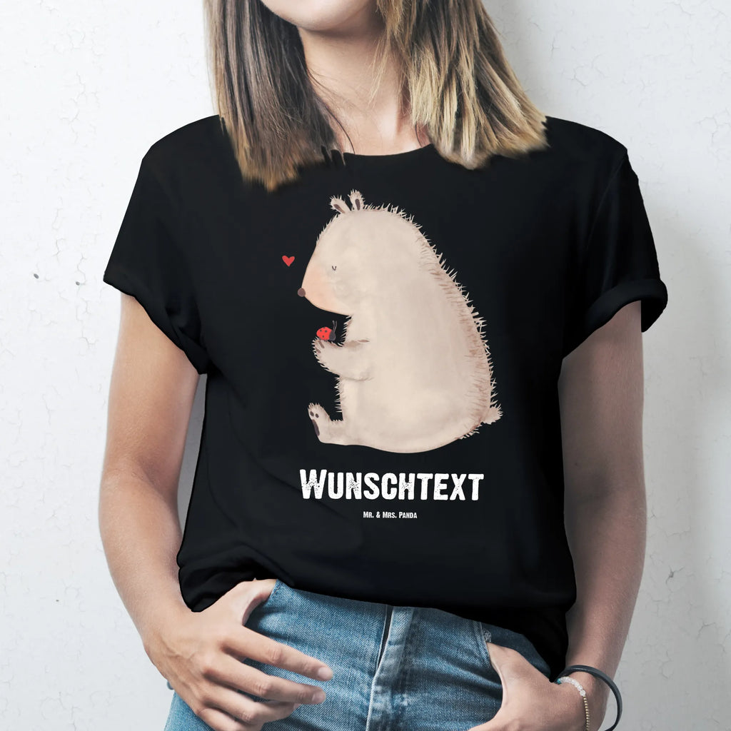 Personalised T-Shirt bear ladybug T-Shirt mit Namen, Wunschtext, T-Shirt Personalisiert, Bedrucken, T-Shirt mit Aufruck, Teddybär, Teddy, Bär, Marienkäfer, Liebe, Das Leben Ist schön, Motivation, Freiheit