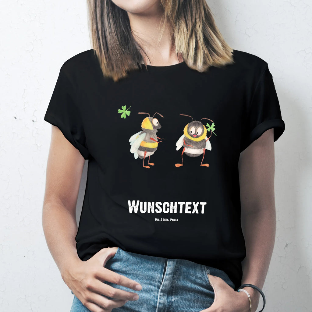 Personalisiertes T-Shirt Hummeln mit Kleeblatt T-Shirt mit Namen, Wunschtext, Bedrucken, T-Shirt mit Aufruck, T-Shirt Personalisiert, Gute Laune, Lustige Sprüche, Tiere, Tiermotive, Spruch Fröhlich, Biene, glücklich sein, Spruch schön, glücklich Werden, Biene Deko, Hummel, Spruch Positiv
