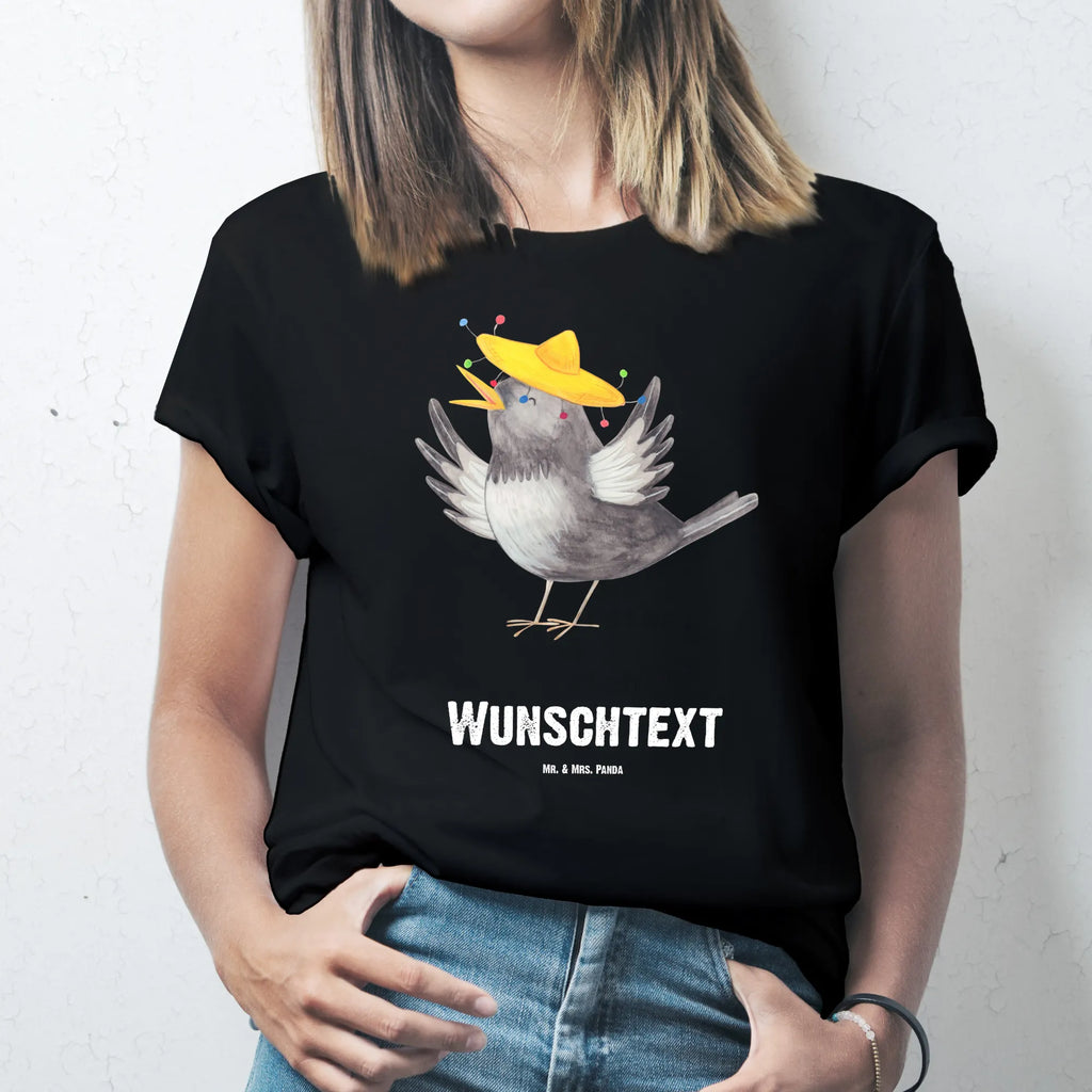 Rozmiar L Personalizowana koszulka kruk Sombrero Bedrucken, Wunschtext, T-Shirt mit Aufruck, T-Shirt Personalisiert, T-Shirt mit Namen, Lustige Sprüche, Gute Laune, Tiere, Tiermotive, glücklich sein, Motivation, Vogel, Fröhlich sein, Froh, Spruch Positiv, Elster, Rabe, Glück Spruch, Vögel