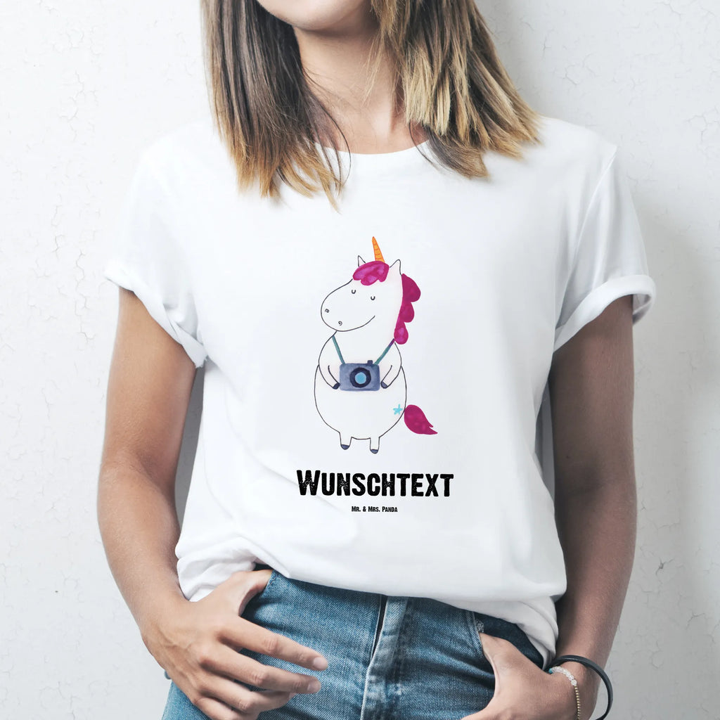 Rozmiar L Personalizowana koszulka Jednorożec fotograf T-Shirt Personalisiert, Wunschtext, T-Shirt mit Namen, Bedrucken, T-Shirt mit Aufruck, Einhorn Deko, Unicorn, Einhorn, Einhörner, Urlaub, Fotografie, Städtereise, Reisen, Weltenbummler, Kamera, Weltreise, Fotograf, Reise, Kurztrip, Tourist