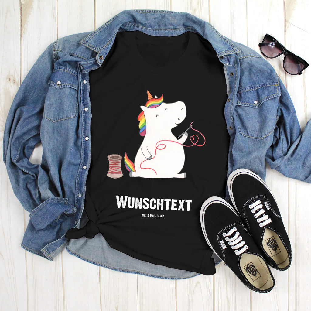 Personalised T-Shirt unicorn seamstress T-Shirt Personalisiert, Frauen, T-Shirt mit Namen, Männer, Bedrucken, T-Shirt mit Aufruck, Wunschtext, Einhorn, Einhörner, Einhorn Deko, Unicorn, Mädchen, basteln, Häkeln, Nähzimmer, Freundin, nähen, Näherin, Stricken