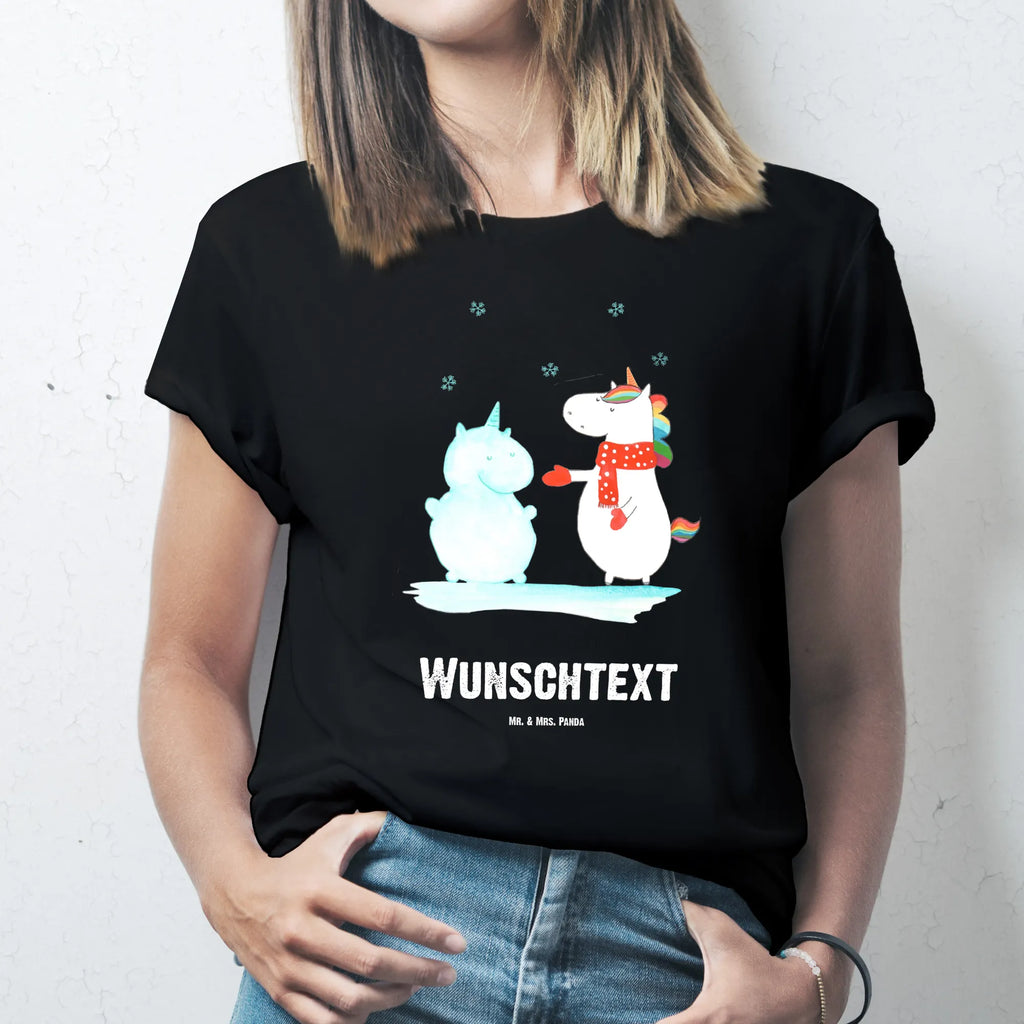 Personalised T-Shirt unicorn snowman T-Shirt mit Namen, Wunschtext, Bedrucken, T-Shirt mit Aufruck, T-Shirt Personalisiert, Einhorn Deko, Unicorn, Einhorn, Einhörner, Winter, Schneemann, X-Mas, Schnee, kalt, Handschuhe, Weihnachten, Mütze, Kuchen