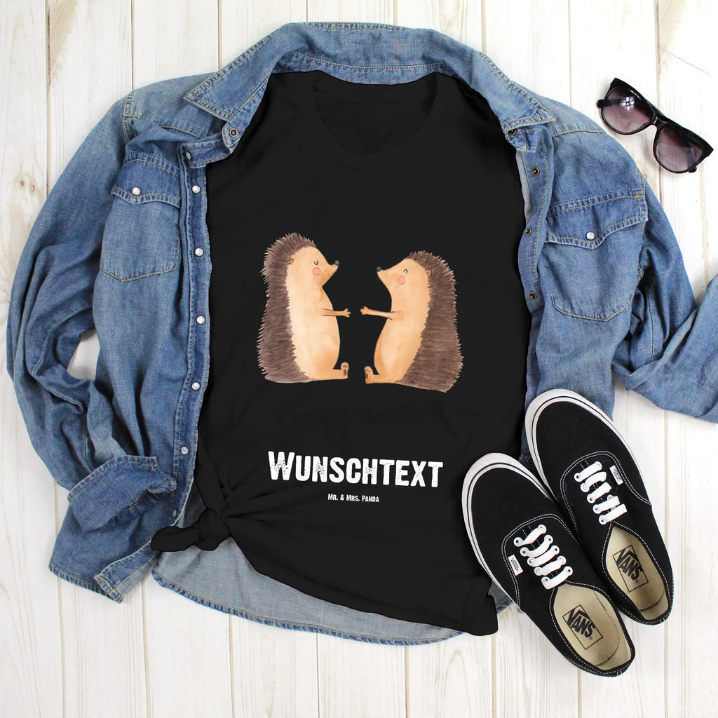 Personalisiertes T-Shirt Igel Liebe T-Shirt Personalisiert, T-Shirt mit Aufruck, Männer, Wunschtext, Frauen, T-Shirt mit Namen, Bedrucken, Liebe, Partner, Freund, Freundin, Ehemann, Ehefrau, Heiraten, Verlobung, Heiratsantrag, Liebesgeschenk, Jahrestag, Hocheitstag, Geschenk, Verlobt, Igel, Verliebt, Liebesbeweis, Hochzeitstag, Verheiratet, Hochzeit