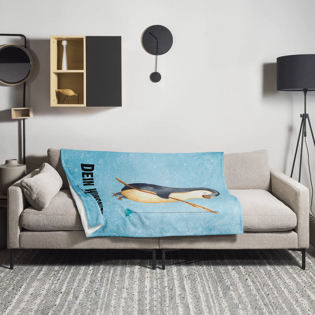 Personalisierte Decke Pinguin Angler Kuscheldecke mit Namen, Kuscheldecke bedrucken, Decke bedrucken, Personalisierte Decke, Decke mit Namen, Pinguin, Geschenk, Wochenende, Pinguine, Urlaub, Plan, Angler, Tagesplan, Planer, Freundinnen, Motivation, Geschenkidee, Neustart, Tagträume, Angeln, Hobby