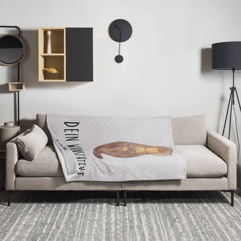 Personalisierte Decke Otter mit Muschelmedaillon Decke bedrucken, Personalisierte Decke, Decke mit Namen, Kuscheldecke mit Namen, Kuscheldecke bedrucken, Otter, Fischotter, Seeotter, Büro, Motivation, Otterliebe, grübeln, träumen, Tagträumen
