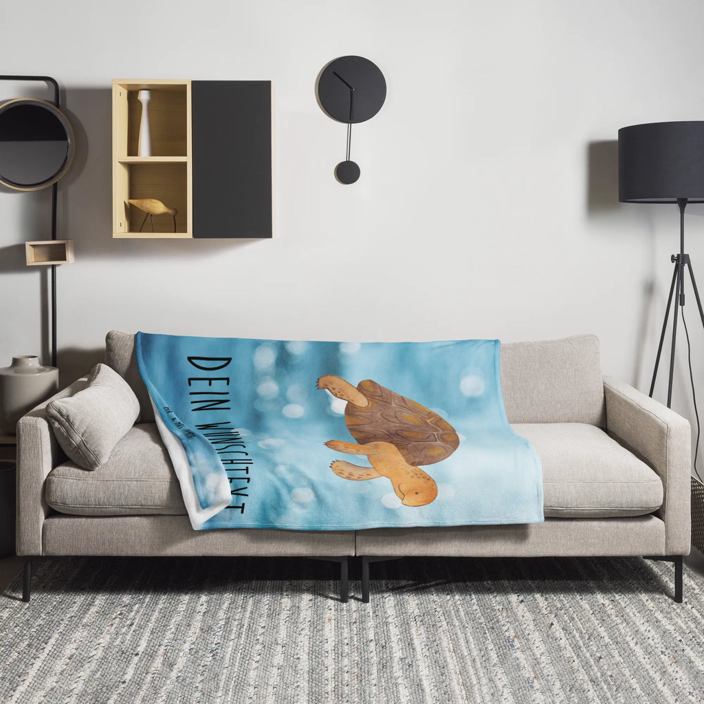 Personalisierte Decke Schildkröte marschiert Decke bedrucken, Kuscheldecke bedrucken, Kuscheldecke mit Namen, Personalisierte Decke, Decke mit Namen, Meerestiere, Meer, Urlaub, Motivation, Reiselust, Lieblingsmensch, Abenteuer, Schildkröten, Inspiration, Neustart, Schildkröte, get lost