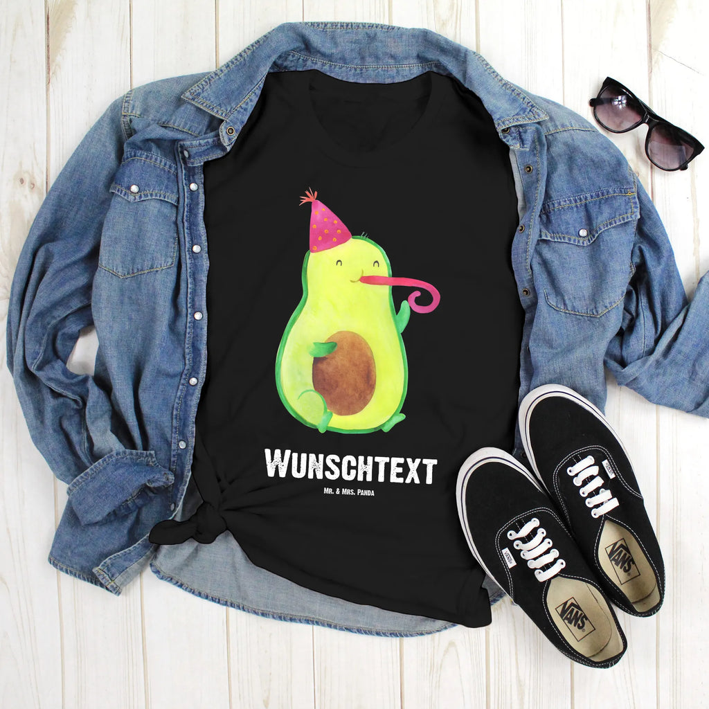 Personalised T-Shirt avocado Celebration Männer, T-Shirt Personalisiert, Frauen, Wunschtext, T-Shirt mit Namen, T-Shirt mit Aufruck, Bedrucken, Avocado, Veggie, Vegan, Gesund, Geburtstag, Fete, Party, Gute Laune, Tröte, Feierlichkeit, Feier