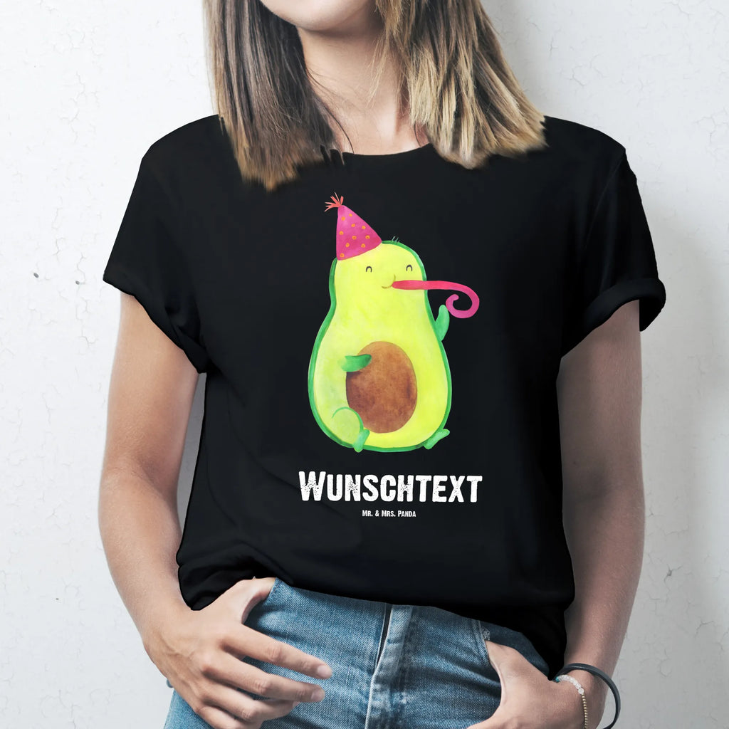 Personalised T-Shirt avocado Celebration Männer, T-Shirt Personalisiert, Frauen, Wunschtext, T-Shirt mit Namen, T-Shirt mit Aufruck, Bedrucken, Avocado, Veggie, Vegan, Gesund, Geburtstag, Fete, Party, Gute Laune, Tröte, Feierlichkeit, Feier