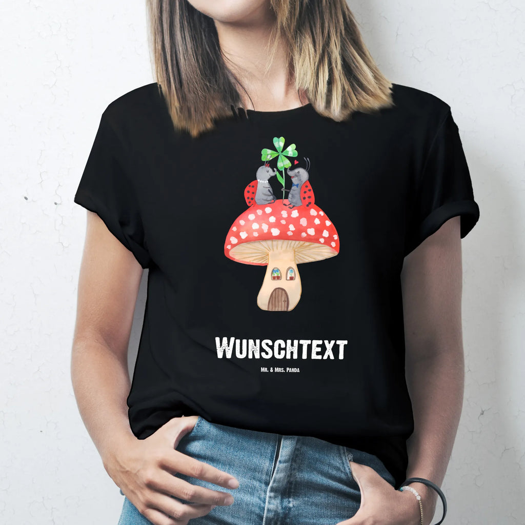 Personalised T-Shirt ladybug toadstool T-Shirt mit Namen, Wunschtext, Bedrucken, T-Shirt mit Aufruck, T-Shirt Personalisiert, Lustige Sprüche, Gute Laune, Tiere, Tiermotive, Marienkäfer, Wohnung, Haus, Zuhause, Fliegenpilz, Fleigenpilzhaus