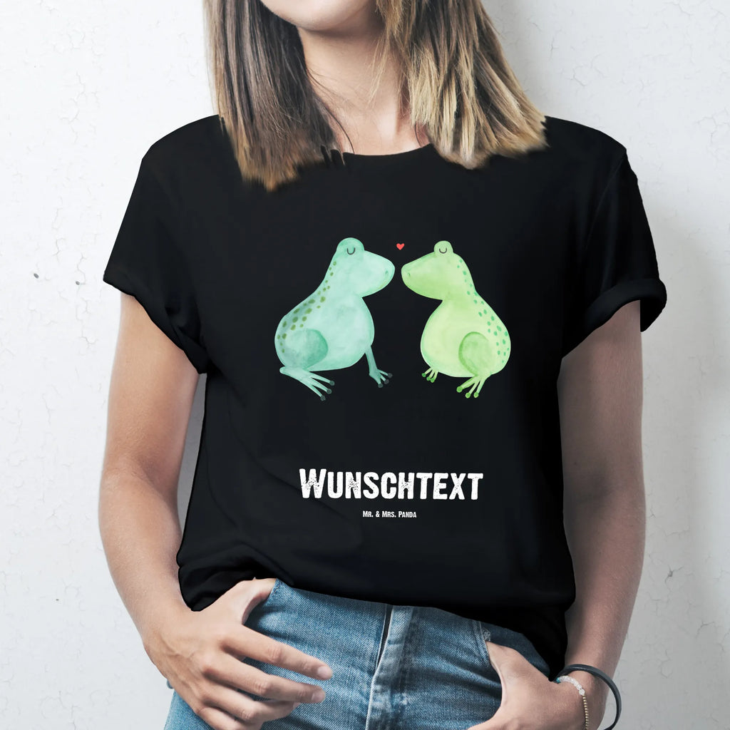 Personalised T-Shirt Frogs in love T-Shirt Personalisiert, Wunschtext, Männer, Bedrucken, T-Shirt mit Aufruck, Frauen, T-Shirt mit Namen, Liebe, Partner, Freund, Freundin, Ehemann, Ehefrau, Heiraten, Verlobung, Heiratsantrag, Liebesgeschenk, Jahrestag, Hocheitstag, Liebesbeweis, Verliebt, Geschenk Freund, Froschkönig, Verheiratet, Frosch, Verlobt, Hochzeitstag, Geschenk Freundin, Fröschchen, Frösche, Geschenk Hochzeit