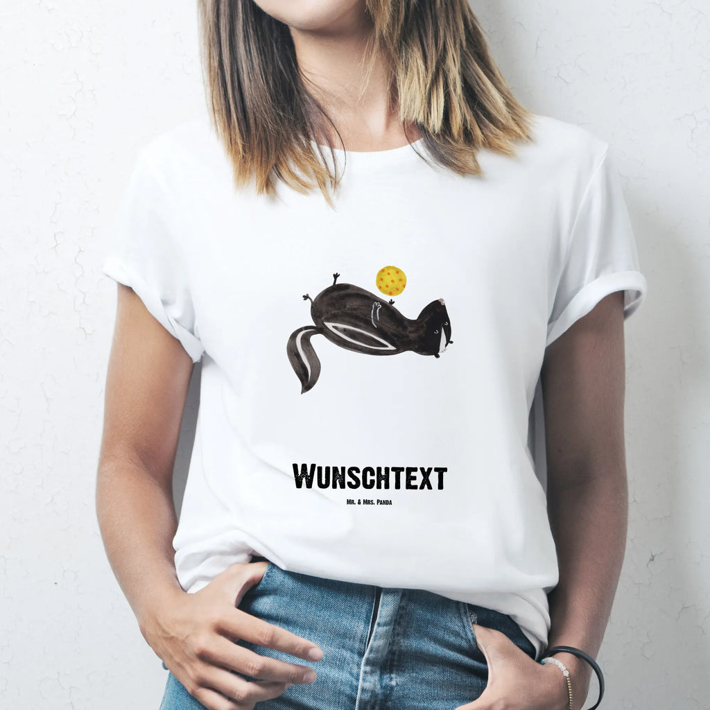 Personalised T-Shirt skunk ball T-Shirt mit Namen, T-Shirt Personalisiert, T-Shirt mit Aufruck, Wunschtext, Bedrucken, Stinktier, Skunk, Stinki, Weisheit, Verspielt, Raubtier, Wildtier, Stinker