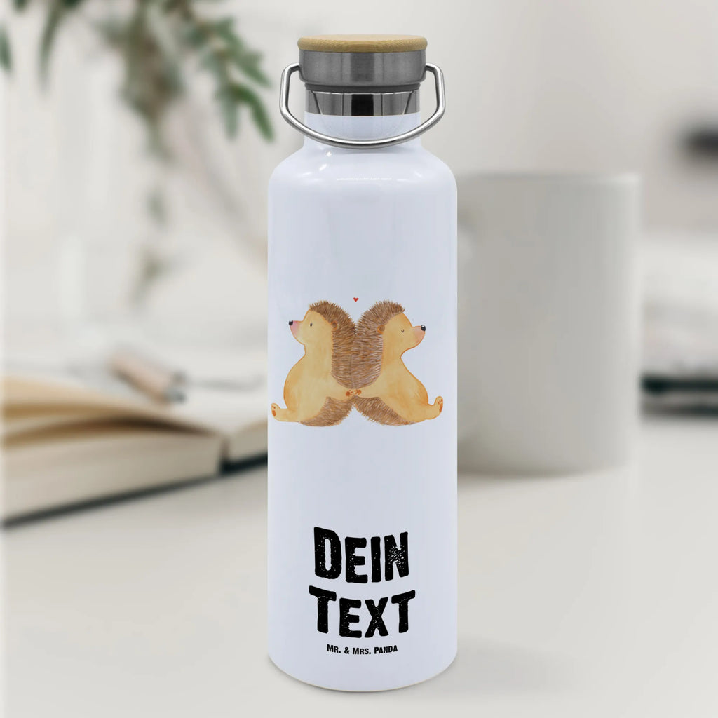 Personalisierte Trinkflasche Igel händchenhaltend Trinkbehälter Mit Namen, Trinkflasche Für Sport Mit Wunschtext, Auslaufsichere Trinkflasche Mit Wunschtext, Trinkflasche Mit Text, Trinkflasche Für Büro Mit Gravur, BPA-Freie Trinkflasche Personalisiert, Flasche Mit Gravur, Trinkflasche Für Schule Mit Wunschtext, Trinkflasche Mit Klappdeckel Und Wunschtext, Wiederverwendbare Trinkflasche Mit Wunschtext, Geschenk Trinkflasche Personalisiert, Trinkflasche Mit Motiv Und Namen, Personalisierte Trinkflasche, Edelstahl Trinkflasche Mit Gravur, Trinkflasche Mit Gravur, Trinkflasche Für Erwachsene Mit Gravur, Glas Trinkflasche Mit Namen, Trinkflasche Mit Namen, Isolierte Trinkflasche Mit Gravur, Trinkflasche Für Kinder Mit Namen, Lustige Trinkflasche Mit Gravur, Getränkeflasche Mit Wunschtext, Kunststoff Trinkflasche Mit Wunschtext, Design Trinkflasche Mit Wunschtext, Wasserflasche Mit Namen, Trinkflasche Bedruckt Mit Namen, Trinkflasche Mit Wunschtext, Trinkflasche Selbst Gestalten, Trinkflasche Für Herren Mit Gravur, Trinkflasche Für Damen Mit Namen, Trinkflasche Für Kita Mit Namen, Trinkflasche Als Geschenk Mit Namen, Thermo-Trinkflasche Mit Namen, Freundin, Freund, Liebe, Liebesgeschenk, Jahrestag, Verlobung, Partner, Ehemann, Ehefrau, Heiraten, Heiratsantrag, Hocheitstag, Geschenk für Zwei, Igel, Igelliebe, Hochzeit, Love, Liebesbeweis, Hand in Hand, Große Liebe, Liebesbotschaft, Gemeinsamkeit, Lieblingsmensch