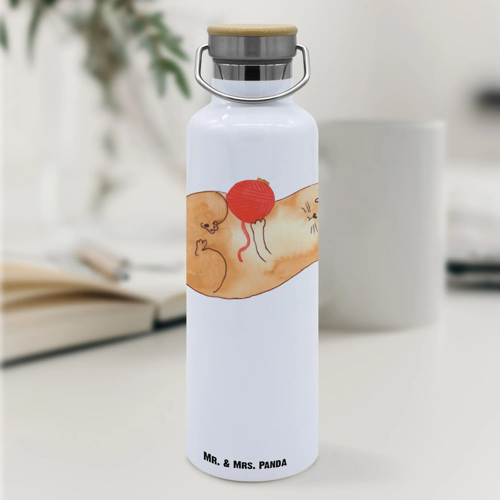 Drinks bottle Cat Wool isolier trinkflasche, große wasserflasche, Trinkflasche, Wasserflasche, Getränkeflasche, Isolierflasche, große trinkflasche, Trinkbehälter, Edelstahl Trinkflasche, metallflasche, thermos trinkflasche, Trinkgefäß, Thermo-Trinkflasche, Vakuumflasche, Thermoflasche, Trinkflasche Aus Edelstahl, Isolierte Trinkflasche, große thermosflasche, wasser trinkflasche, metall trinkflasche, thermobottle, Edelstahlflasche, getränkebehälter, Thermosflasche, Katze, Katzenmotiv, Katzenfan, Katzendeko, Katzenfreund, Katzenliebhaber, Katzenprodukte, Katzenartikel, Katzenaccessoires, Katzensouvenirs, Katzenliebhaberprodukte, Katzenmotive, Kater, Katzen, Spiel, Katzenbesitzerin, Wollknäuel, Wolle, Cat, Haustier, Katzenhalter, Mietze, Verspielt, Cats, Spielen