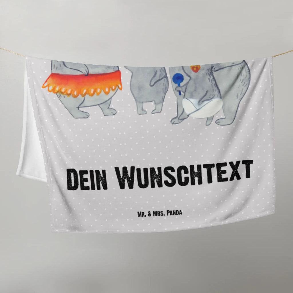 Baby blanket with name Koala Family Krabbeldecke Personalisiert, Kuschelfleecedecke, Dekoration, Fleecedecke, Babdyecke Personalisiert, Entspannen, Teddydecke, Babygeschenk mit Namen, Mikrofaser Decke, Babygeschenk Personalisiet, Babydecke mit Namen, Krabbeldecke mit Namen, Gemütlich, Jahrestagsgeschenk, Wohnzimmerdecke, Weihnachtsgeschenk, Kinderdecke, Kuscheldecke XXL, Dekodecke, Babydecke Bedrucken, Schmusedecke, Muttertag, Vatertag, Mama, Papa, Oma, Opa, Familie, Schwester, Bruder, Koala, Koalas, Familienleben, Kinder, Geschwister, Family