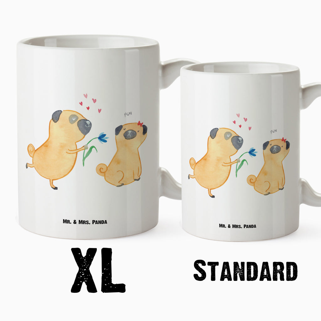 XL Tasse Mops verliebt Tasse Extra Groß, Tasse Mit Viel Fassungsvermögen, XL Tasse Für Arbeit, Tasse Für Viel Kaffee, XL Tasse Geschenkidee, XL Tasse Für Zuhause, Lustige XL Tasse, Übergröße Tasse, Teetasse XL, Große Tasse, Becher XL, Design Tasse Groß, Riesentasse, Tasse Großformat, Latte Becher XL, Große Keramiktasse, Frühstückstasse Groß, Tasse Für Tee Liebhaber, XL Tasse, Mega Tasse, Mikrowellengeeignete XL Tasse, Becher Für Büro Groß, Trinkbecher XL, XL Tasse Porzellan, Riesenkaffeetasse, Jumbo Tasse, Tasse In Übergröße, Große Tasse Mit Henkel, Kaffeetasse XL, Hund, Hundemotiv, Haustier, Hunderasse, Tierliebhaber, Hundebesitzer, Sprüche, verliebt, Partner, Liebe, Hundeliebe, Mops, Geschenk Freund, Liebesspruch. Verlobt, Möpse