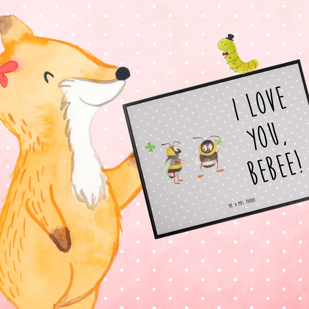 Schreibtischunterlage Bienen Paar Schreibunterlage, Schreibtisch Unterlagen, Schreibwaren, Schreibtischunterlage Groß, Schreibtischauflage, Bürobedarf, Büroartikel, Liebe, Partner, Freund, Freundin, Ehemann, Ehefrau, Heiraten, Verlobung, Heiratsantrag, Liebesgeschenk, Jahrestag, Hocheitstag, verliebte Schildkröten, Valentinstag, Geschenk für Frauen, Geschenk für Partner, für Ehemann, für Männer, Schildkröten, Liebesbeweis, Hochzeitstag, Mitbringsel, Geschenk für Freundin