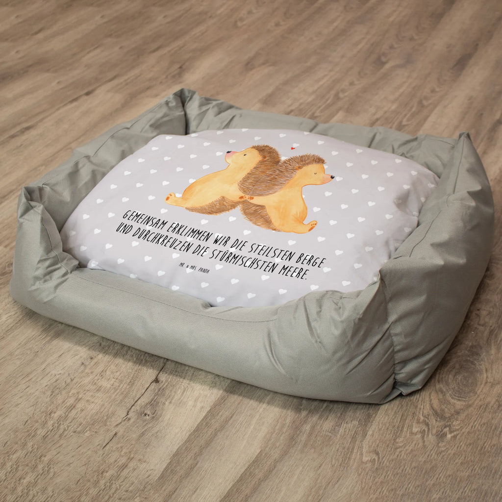 Katzenbett Igel händchenhaltend Katzenbett, Kater, Katenborb, Katzenliege, Tierbett, Körbchen, Katze, Liebe, Partner, Freund, Freundin, Ehemann, Ehefrau, Heiraten, Verlobung, Heiratsantrag, Liebesgeschenk, Jahrestag, Hocheitstag, Igel, Liebesbeweis, Igelliebe, Geschenk für zwei, Gemeinsamkeit, Lieblingsmensch, Liebesbotschaft, Hochzeit, große Liebe, Love, Hand in Hand