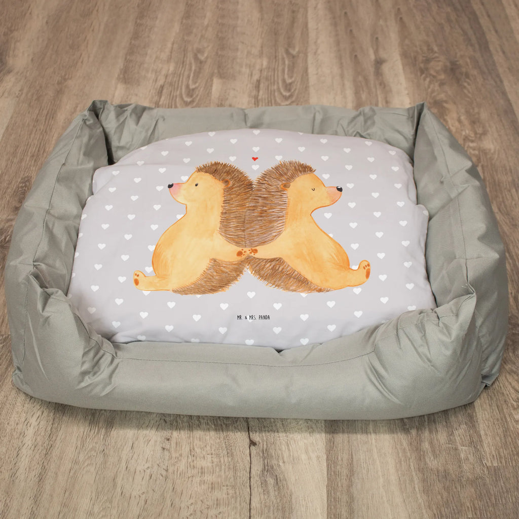 Katzenbett Igel händchenhaltend Katzenbett, Kater, Katenborb, Katzenliege, Tierbett, Körbchen, Katze, Liebe, Partner, Freund, Freundin, Ehemann, Ehefrau, Heiraten, Verlobung, Heiratsantrag, Liebesgeschenk, Jahrestag, Hocheitstag, Igel, Liebesbeweis, Igelliebe, Geschenk für zwei, Gemeinsamkeit, Lieblingsmensch, Liebesbotschaft, Hochzeit, große Liebe, Love, Hand in Hand