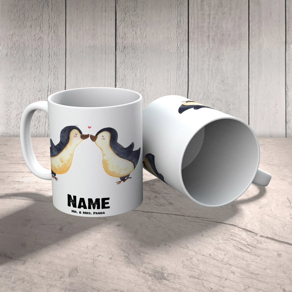 Personalisierte Tasse Pinguine Kuss Wunschname, Namen, Personalisierte Tasse, Namenstasse, Personalisiert, Tasse, Drucken, Tasse mit Namen, Freundin, Freund, Liebe, Liebesgeschenk, Jahrestag, Verlobung, Partner, Ehemann, Ehefrau, Heiraten, Heiratsantrag, Hocheitstag, für Männer, Mitbringsel, Hochzeitstag, Geschenk für Freundin, Liebesbeweis, für Ehemann, Valentinstag, Geschenk für Frauen, Geschenk für Partner