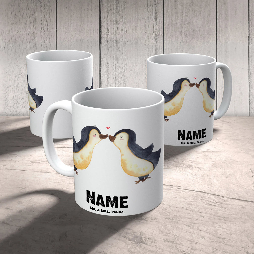 Personalisierte Tasse Pinguine Kuss Wunschname, Namen, Personalisierte Tasse, Namenstasse, Personalisiert, Tasse, Drucken, Tasse mit Namen, Freundin, Freund, Liebe, Liebesgeschenk, Jahrestag, Verlobung, Partner, Ehemann, Ehefrau, Heiraten, Heiratsantrag, Hocheitstag, für Männer, Mitbringsel, Hochzeitstag, Geschenk für Freundin, Liebesbeweis, für Ehemann, Valentinstag, Geschenk für Frauen, Geschenk für Partner