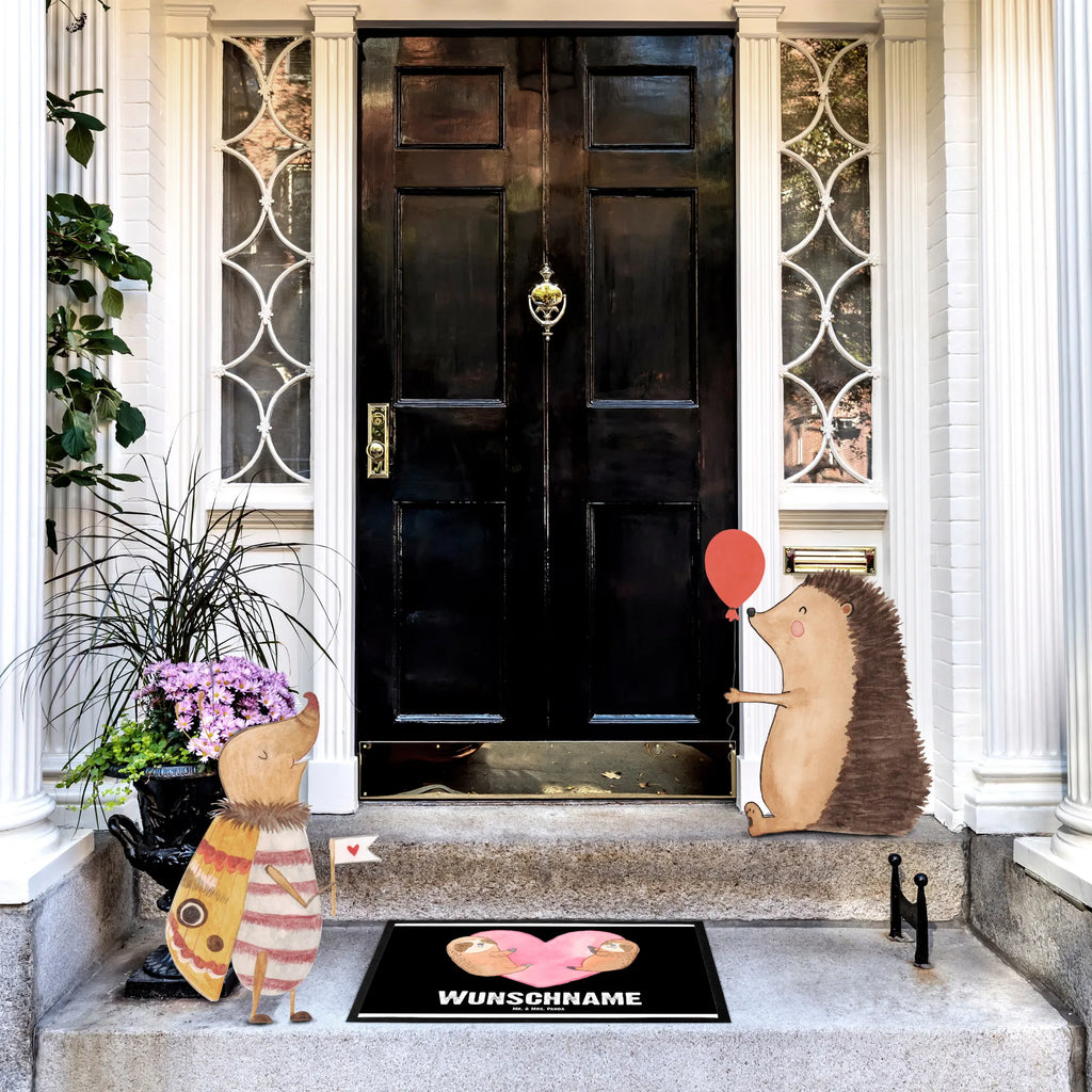 Personalisierte Fußmatte Faultiere Herz Bedrucken, Personalisiert, Türvorleger personalisiert, Fußmatte bedrucken, Namensfussmatte, Personalisierte Fußmatte, Türvorleger mit Namen, personalisierung, Haustürmatte personalisiert, Fußmatte mit Namen, Wunschnamen, Freundin, Freund, Liebe, Liebesgeschenk, Jahrestag, Verlobung, Partner, Ehemann, Ehefrau, Heiraten, Heiratsantrag, Hocheitstag, Hochzeitstag, Mitbringsel, Geschenk für Frauen, Valentinstag, Geschenk für Partner, Liebesbeweis, für Männer, für Ehemann, Geschenk für Freundin