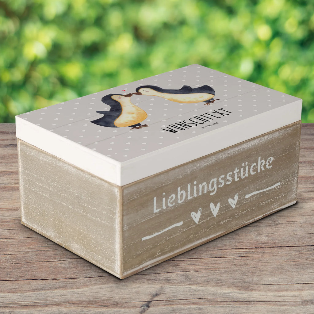 Personalizowane drewniane pudełko Pingwiny Pocałunek Kiste Personalisiert, Erinnerungskiste Personalisiert, Truhe Personalisiert, Dekokiste mit Namen, Kiste mit Namen, Geschenkbox Personalisiert, Erinnerungsbox mit Namen, Holzkiste mit Namen, Aufbewahrungsbox Personalisiert, Holzkiste Personalisiert, GEschenkdose Personalisiert, Schatulle Personalisiert, Aufbewahrungsbox mit Namen, Dekokiste Personalisiert, Erinnerungsbox Personalisiert, Schatulle mit Namen, Schatzkiste mit Namen, Truhe mit Namen, Schatzkiste Personalisiert, mit Namen, Hocheitstag, Freundin, Heiraten, Jahrestag, Freund, Ehefrau, Verlobung, Partner, Liebe, Heiratsantrag, Ehemann, Liebesgeschenk, Geschenk für Partner, Mitbringsel, für Ehemann, Valentinstag, Liebesbeweis, Geschenk für Freundin, Geschenk für Frauen, für Männer, Hochzeitstag
