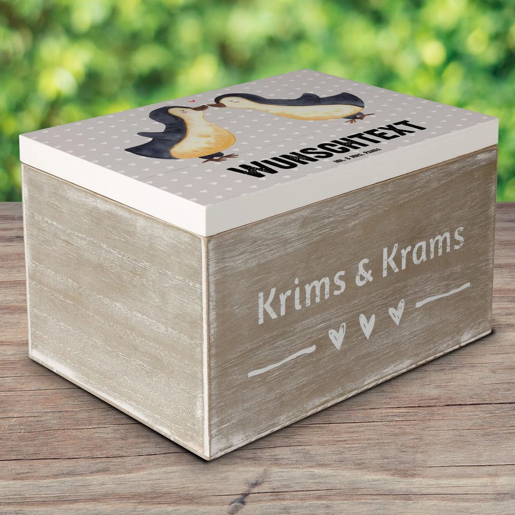 Personalizowane drewniane pudełko Pingwiny Pocałunek Kiste Personalisiert, Erinnerungskiste Personalisiert, Truhe Personalisiert, Dekokiste mit Namen, Kiste mit Namen, Geschenkbox Personalisiert, Erinnerungsbox mit Namen, Holzkiste mit Namen, Aufbewahrungsbox Personalisiert, Holzkiste Personalisiert, GEschenkdose Personalisiert, Schatulle Personalisiert, Aufbewahrungsbox mit Namen, Dekokiste Personalisiert, Erinnerungsbox Personalisiert, Schatulle mit Namen, Schatzkiste mit Namen, Truhe mit Namen, Schatzkiste Personalisiert, mit Namen, Hocheitstag, Freundin, Heiraten, Jahrestag, Freund, Ehefrau, Verlobung, Partner, Liebe, Heiratsantrag, Ehemann, Liebesgeschenk, Geschenk für Partner, Mitbringsel, für Ehemann, Valentinstag, Liebesbeweis, Geschenk für Freundin, Geschenk für Frauen, für Männer, Hochzeitstag
