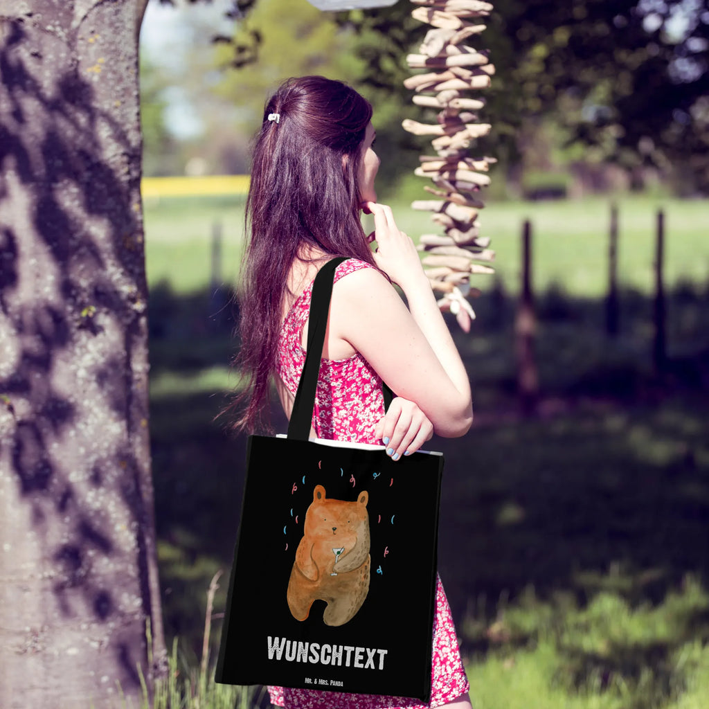Personalisierte Tragetasche Bär Party Personalisierter Jutebeutel, Personalisierte Jutetasche, Einkaufstasche mit Namen, Stoffbeutel mit Namen, Personalisierte Beuteltasche, Personalisierte Einkaufstasche, Personalisierte Tasche, Personalisierter Stoffbeutel, Personalisierte Kindergartentasche, Tragetasche mit Namen, Personalisierter Beutel, Bär, Teddy, Teddybär, Abfeiern, Geschenk, Mitbringsel, Gute Laune, Lustig, Party, Geburtstag, Feiern, Geburtstagsgeschenk