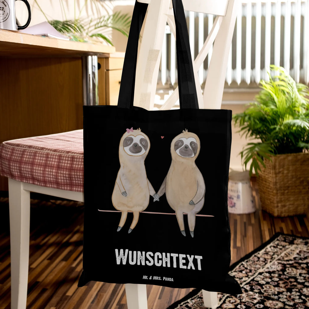 Personalisierte Tragetasche Faultier Pärchen Einkaufstasche mit Namen, Stoffbeutel mit Namen, Personalisierter Stoffbeutel, Personalisierte Beuteltasche, Personalisierte Jutetasche, Personalisierte Kindergartentasche, Personalisierter Jutebeutel, Personalisierter Beutel, Personalisierte Tasche, Tragetasche mit Namen, Personalisierte Einkaufstasche, Faultier, Faultier Geschenk, Faultier Deko, verlobt, Beziehung, Langsamkeit, Faultierliebe, relaxen, verliebt, gemeinsam, Lieblingstier, Liebe, Liebespaar, Faultiere, Pärchen, Faultierpärchen, faul