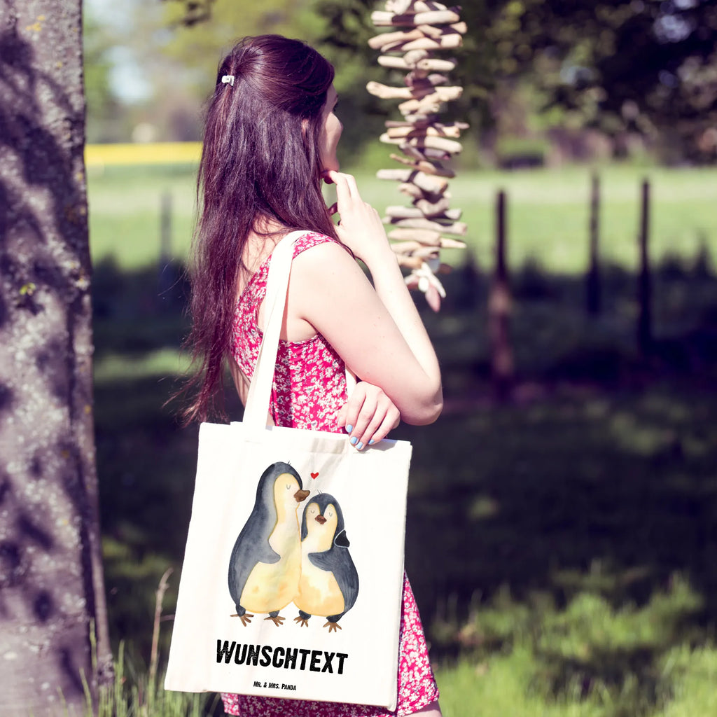 Personalisierte Tragetasche Pinguin umarmend Personalisierte Jutetasche, Personalisierter Jutebeutel, Personalisierte Tasche, Personalisierter Beutel, Personalisierte Kindergartentasche, Stoffbeutel mit Namen, Einkaufstasche mit Namen, Tragetasche mit Namen, Personalisierte Einkaufstasche, Personalisierter Stoffbeutel, Personalisierte Beuteltasche, Pinguin, Liebesbeweis, Hochzeitstag, Liebe, Hochzeitsgeschenk, Jahrestag, Verlobung, Hochzeit, Liebespaar, Liebesgeschenk