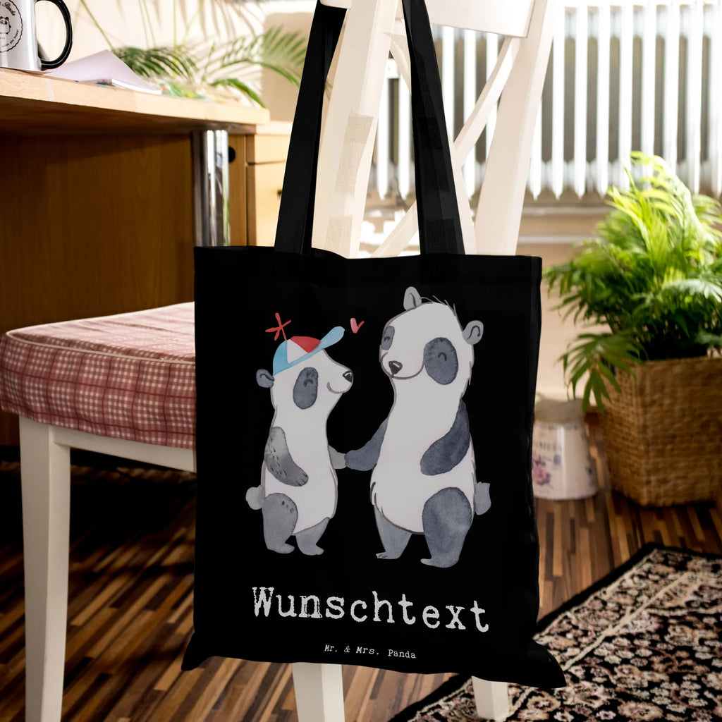 Personalisierte Tragetasche Panda Bester Vater der Welt Tüte, Personalisierter Beutel, Einkaufsbeutel, Stoffbeutel mit Namen, Personalisierte Jutetasche, Personalisierte Tasche, Einkaufstasche mit Namen, Shopper, Strandtasche, Tragetasche mit Namen, Schultertasche, Personalisierte Kindergartentasche, Personalisierte Beuteltasche, Personalisierter Jutebeutel, Personalisierter Stoffbeutel, Umhängetasche, Personalisierte Einkaufstasche, Geschenkidee, Geschenk, Schenken, Mitbringsel, Geburtstag, Geburtstagsgeschenk, für, Danke, Dankeschön, Bedanken, Freude machen, Geschenktipp, Papa, Papi, Eltern, Vati, Geschenk Vater, Familie, Mann, Paps, Vater, Dad, Daddy, Kleinigkeit, Bester