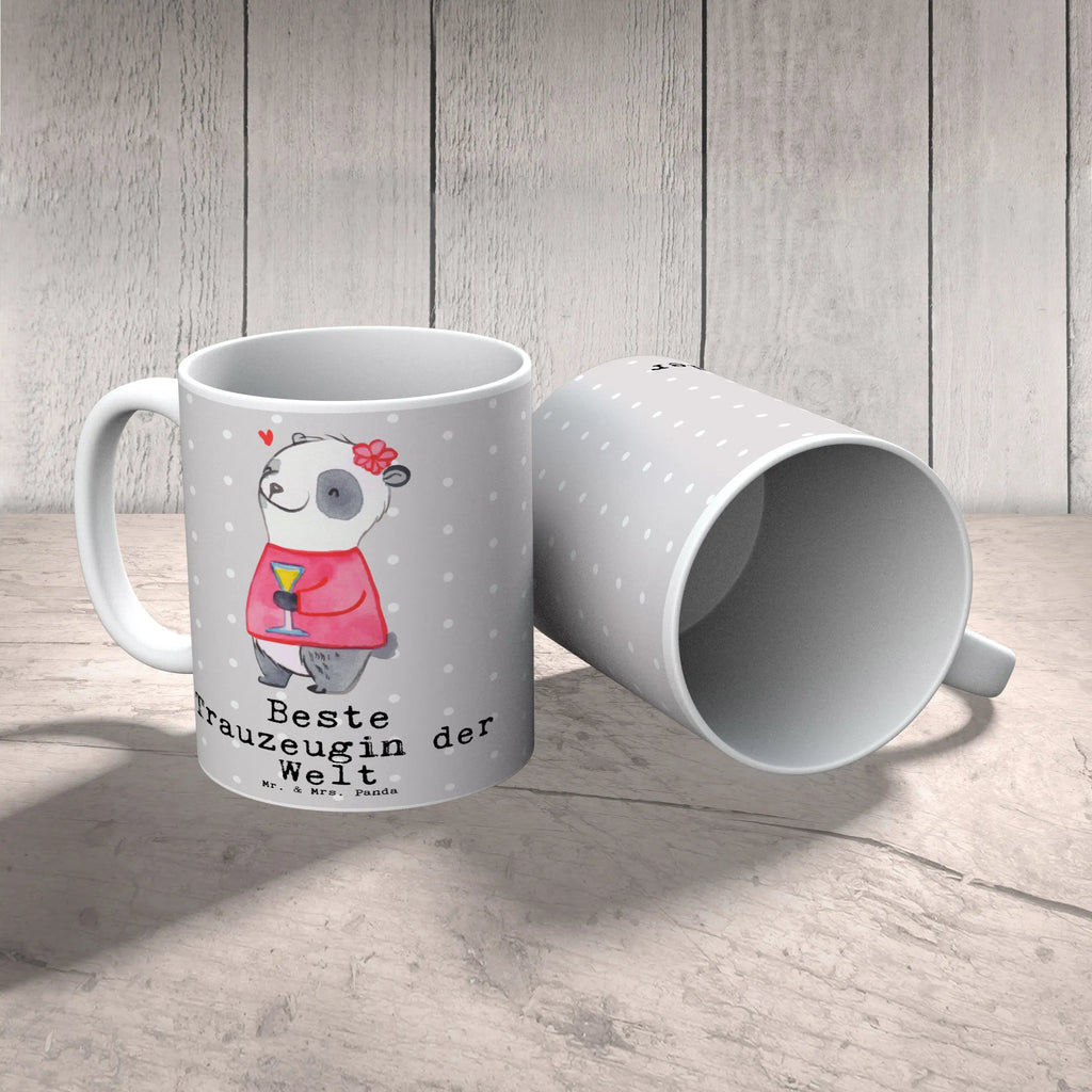 Tasse Panda Beste Trauzeugin der Welt design tasse, statement tasse, Mug, tasse für büro, Kaffeebecher, Bürobecher, kaffeebecher keramik, Kaffeepott, Trinktasse, Bürotasse, Tasse mit Spruch, Keramiktasse, Tasse mit Motiv, Teepott, Sprüchetasse, Becher, Kaffeetasse, Teetasse, Trinkbecher, kaffeetasse bedruckt, Dekotasse, Geschenktasse, Teebecher, Bedruckte Tasse, Henkeltasse, schöne tasse, heißgetränkebecher, kaffeebecher bedruckt, kaffeetasse keramik, Pott, milchkaffeetasse, Motivtasse, Henkelbecher, Coffee Mug, haferl, Tasse, tasse für kaffee, Frühstücksbecher, Frühstückstasse, Keramikbecher, Designtasse, hochwertige tasse, Kakaotasse, Geschenkidee, Geschenk, Schenken, Mitbringsel, Geburtstag, Geburtstagsgeschenk, für, Danke, Dankeschön, Bedanken, Freude machen, Geschenktipp, Standesamt, Trauhzeugin, Braut, Kirche, Trauung, JGA, Freundin, Hochzeit, Heirat, Trauzeugin