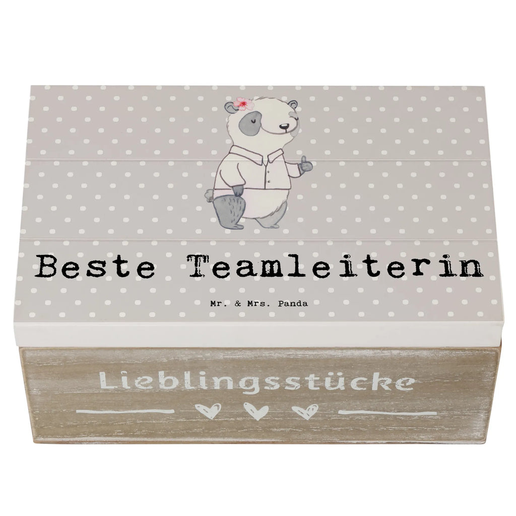 Holzkiste Panda Beste Teamleiterin Holzbox, Holzkiste mit Deckel, Holzboxen, Box aus Holz, Aufbewahrungsbox aus Holz, aufbewahrungskiste mit deckel, Aufbewahrungsbox, holzschachtel, Holzbox mit Deckel, Holztruhe, Holzkisten, aufbewahrungstruhe, Holz Aufbewahrungsbox, Schatulle, box holz, aufbewahrungsboxen, holzkästchen, kiste holz, aufbewahrungskisten, Aufbewahrungsbox Holz, Aufbewahrungskiste, holzschatulle, truhe holz, holztruhen, Holzkiste, Schenken, Bedanken, Dankeschön, Geschenkidee, Geburtstag, Geschenk, Geburtstagsgeschenk, Danke, Mitbringsel, Geschenktipp, für, Freude machen, Vorgesetzte, Leiterin, Seminarleiterin, Kollegin, Ruhestand, Chefin, Abschied, Gruppenleiterin, Teamleiterin, Abschiedsgeschenk