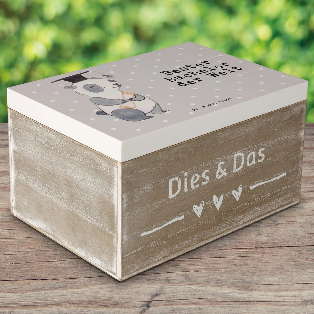 Holzkiste Panda Bester Bachelor der Welt Holzboxen, holzschachtel, Holzbox, truhe holz, Schatulle, Holzkiste, aufbewahrungskiste mit deckel, holzkästchen, Holzbox mit Deckel, Holz Aufbewahrungsbox, Holztruhe, Holzkiste mit Deckel, holzschatulle, Aufbewahrungsbox aus Holz, Aufbewahrungskiste, Holzkisten, holztruhen, kiste holz, aufbewahrungstruhe, Aufbewahrungsbox, Box aus Holz, box holz, Aufbewahrungsbox Holz, aufbewahrungsboxen, aufbewahrungskisten, Schenken, Bedanken, Dankeschön, Geschenkidee, Geburtstag, Geschenk, Geburtstagsgeschenk, Danke, Mitbringsel, Geschenktipp, für, Freude machen, Sohn, Studium, Abschluss, Hochschule, Studienabschluss, Witzig, Universität, Spaß, Student, Bachelor, Studenten, Alumni, Lustig, Musterschüler, Uni