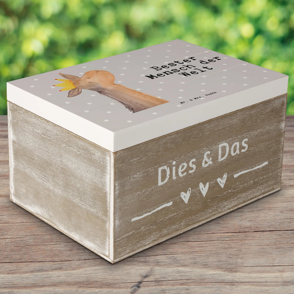 Holzkiste Lama Bester Mensch der Welt Aufbewahrungsbox aus Holz, Holzbox mit Deckel, aufbewahrungsboxen, Holz Aufbewahrungsbox, aufbewahrungskisten, Holzkiste mit Deckel, kiste holz, holzkästchen, Holzboxen, Aufbewahrungsbox Holz, aufbewahrungskiste mit deckel, Holzkisten, aufbewahrungstruhe, Holzkiste, box holz, Box aus Holz, holzschatulle, Holzbox, Aufbewahrungsbox, truhe holz, Aufbewahrungskiste, Holztruhe, Schatulle, holzschachtel, holztruhen, Schenken, Bedanken, Dankeschön, Geschenkidee, Geburtstag, Geschenk, Geburtstagsgeschenk, Danke, Mitbringsel, Geschenktipp, für, Freude machen, Tollster Mensch, Ehemann, Ehefrau, Liebling, Vorbild, Lieblingsmensch, Valentinstag, Partner, Liebe, Lieblings Mensch